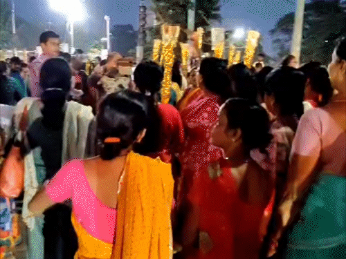 पटना-महिला आरक्षण बिल पर BJP ने निकाला मशाल जुलूस:संजय सरावगी, श्रेयसी सिंह भी शामिल; इनकम टैक्स से डाक बंगला तक गई महिलाएं