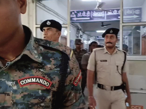 पुलिस टीम पर हमला, 3 जवान घायल:जमुई में भागे आरोपी की गिरफ्तारी के समय हुई घटना, 5 लोग गिरफ्तार