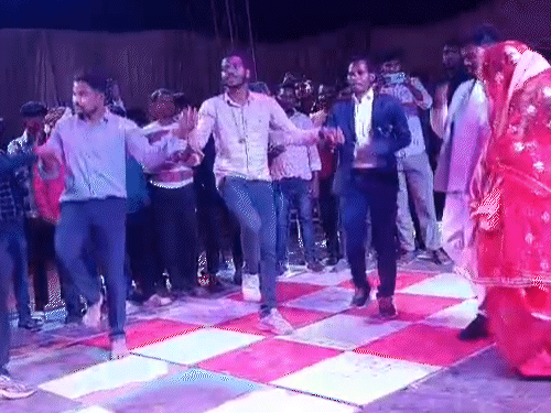 2 गर्लफ्रेंड से शादी, आदिवासी समाज बोला- परंपराओं के विपरीत:बहला-फुसला कर राजी किया, प्रशासन जांच करें, युवक पर कार्रवाई की मांग