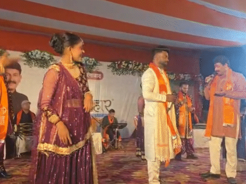 ‘पश्चिम बंगाल में इस बार भाजपा की ही सरकार बनेगी’:औरंगाबाद पहुंचे मनोज तिवारी का दावा, बोले- देश में पेट्रोल-डीजल, एलपीजी की कोई कमी नहीं