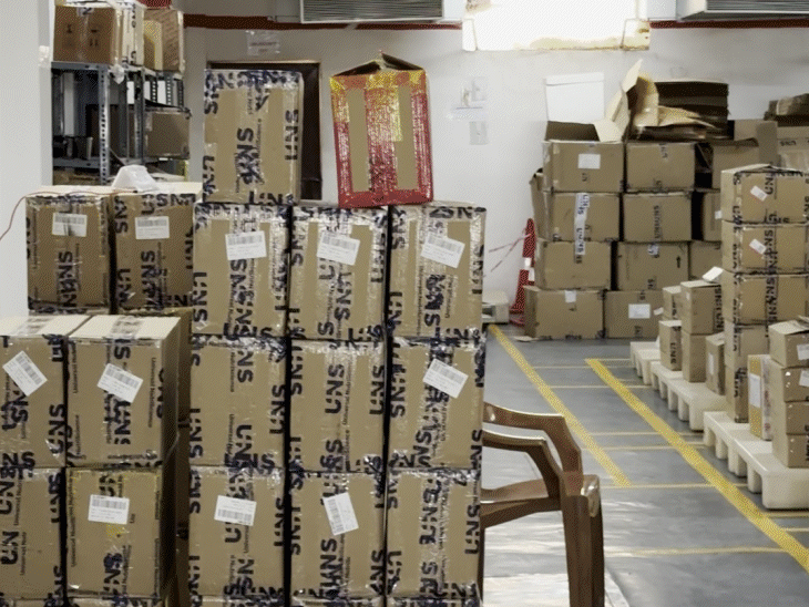 फार्मा इंडस्ट्री पर युद्ध का असर, दवाएं हुई महंगी:पैरासिटामोल, एजिथ्रोमाइसिन, शुगर और बीपी की दवाओं पर असर, रॉ मटेरियल में 30% से 50% की बढ़ोतरी