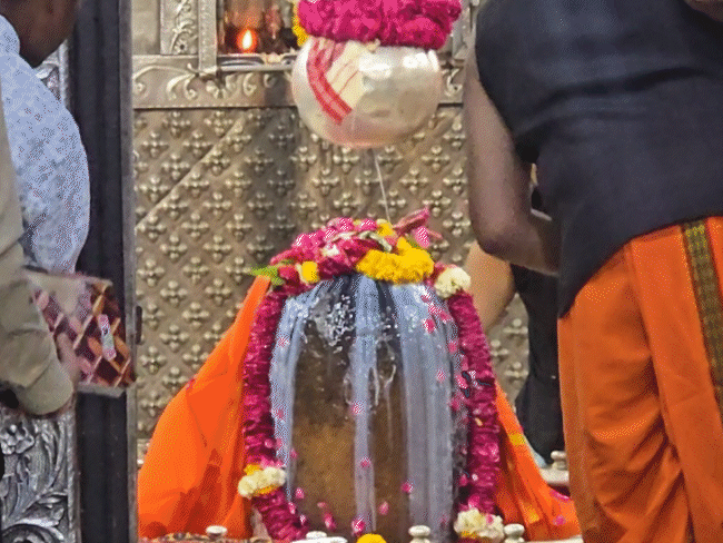 अब महाकाल मंदिर की भस्मारती की भी तत्काल बुकिंग होगी:मंदिर समिति ने ऑफलाइन परमिशन बंद की, एक दिन पहले खुलेगी विंडो