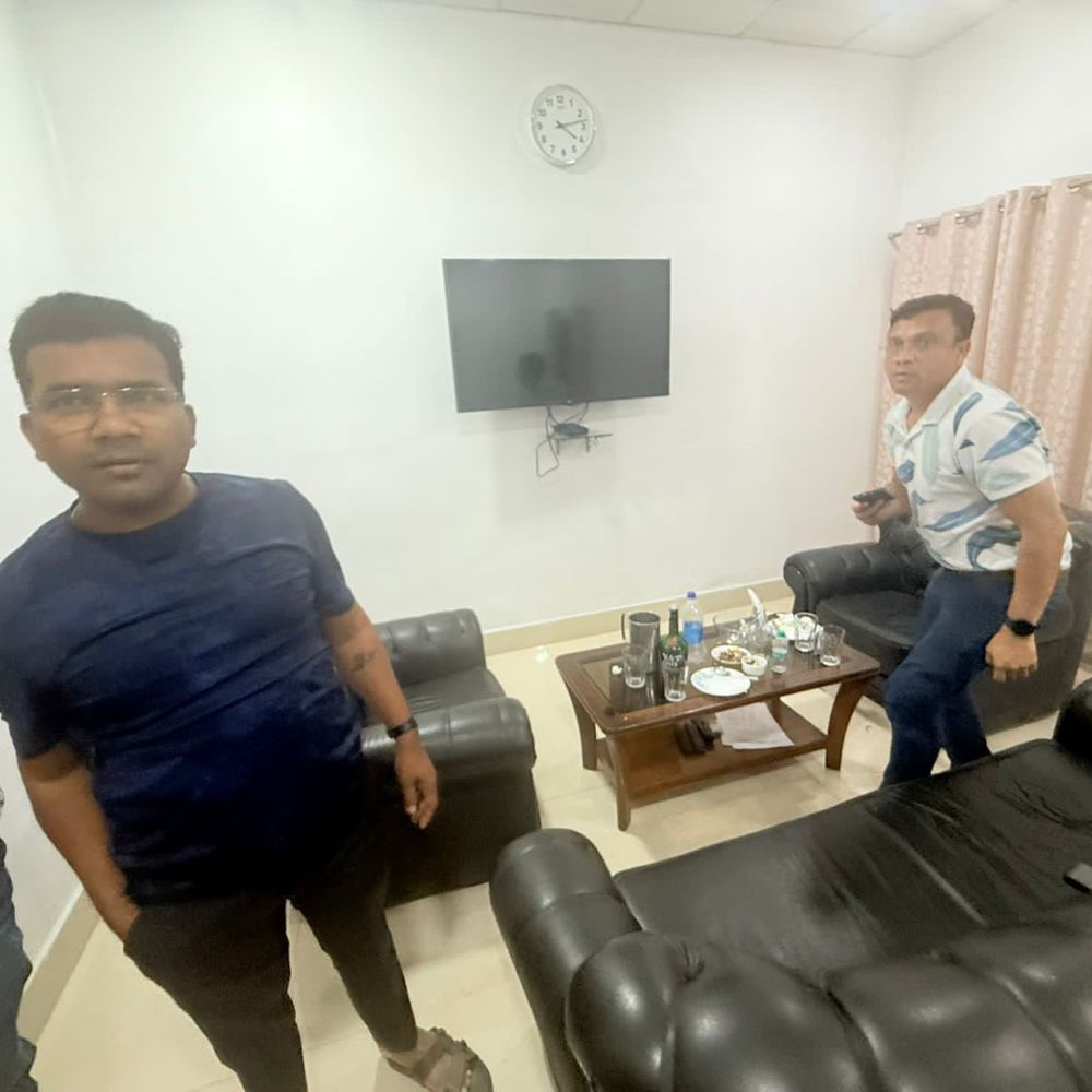 गेस्टहाउस में शराब पार्टी करने वाले 2 अधिकारियों का तबादला:कोरबा में वीडियो सामने आने के बाद कार्रवाई, मंत्री ने की थी शिकायत