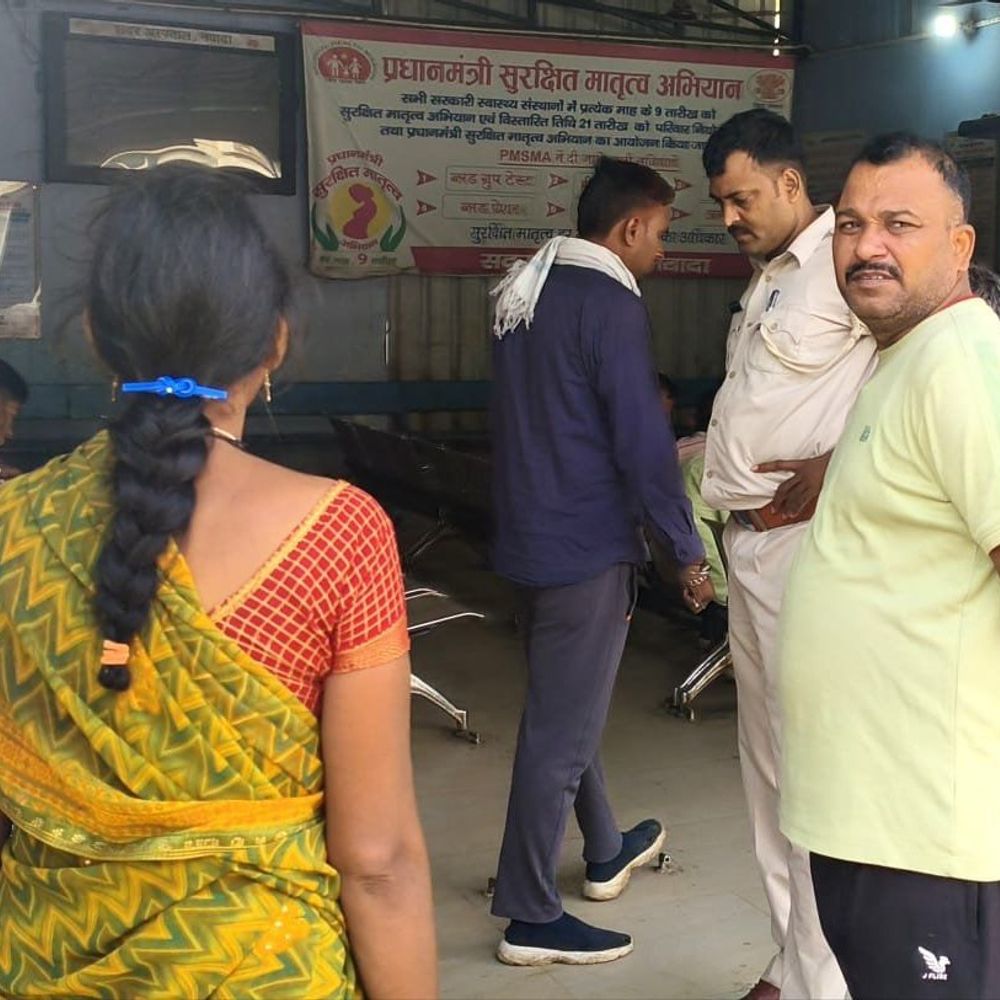 नवादा में सड़क पार कर रही महिला की मौत:तेज रफ्तार वाहन ने मारी टक्कर, मौके पर मौत, भतीजे की शादी में शामिल होने जा रही थी