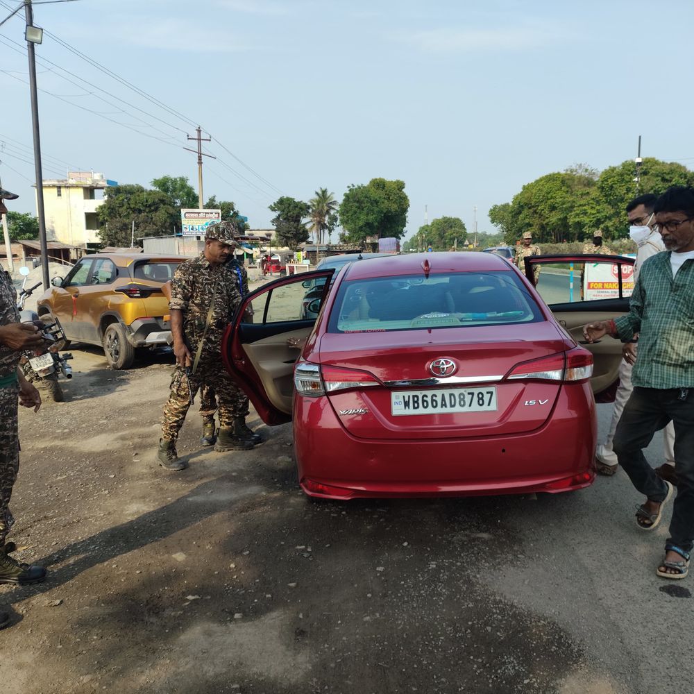 पश्चिम बंगाल चुनाव को लेकर किशनगंज में सुरक्षा कड़ी:2 किमी दूर इस्लामपुर विधानसभा, वाहनों की तलाशी और सीमा पर सतर्कता बढ़ी