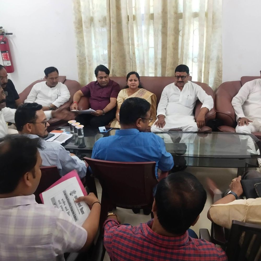 विधायक डॉ. श्वेता गुप्ता ने की पदाधिकारियों के साथ बैठक:शिवहर में विकास कार्यों पर चर्चा, जनहित के कार्यों को प्राथमिकता देने पर जोर