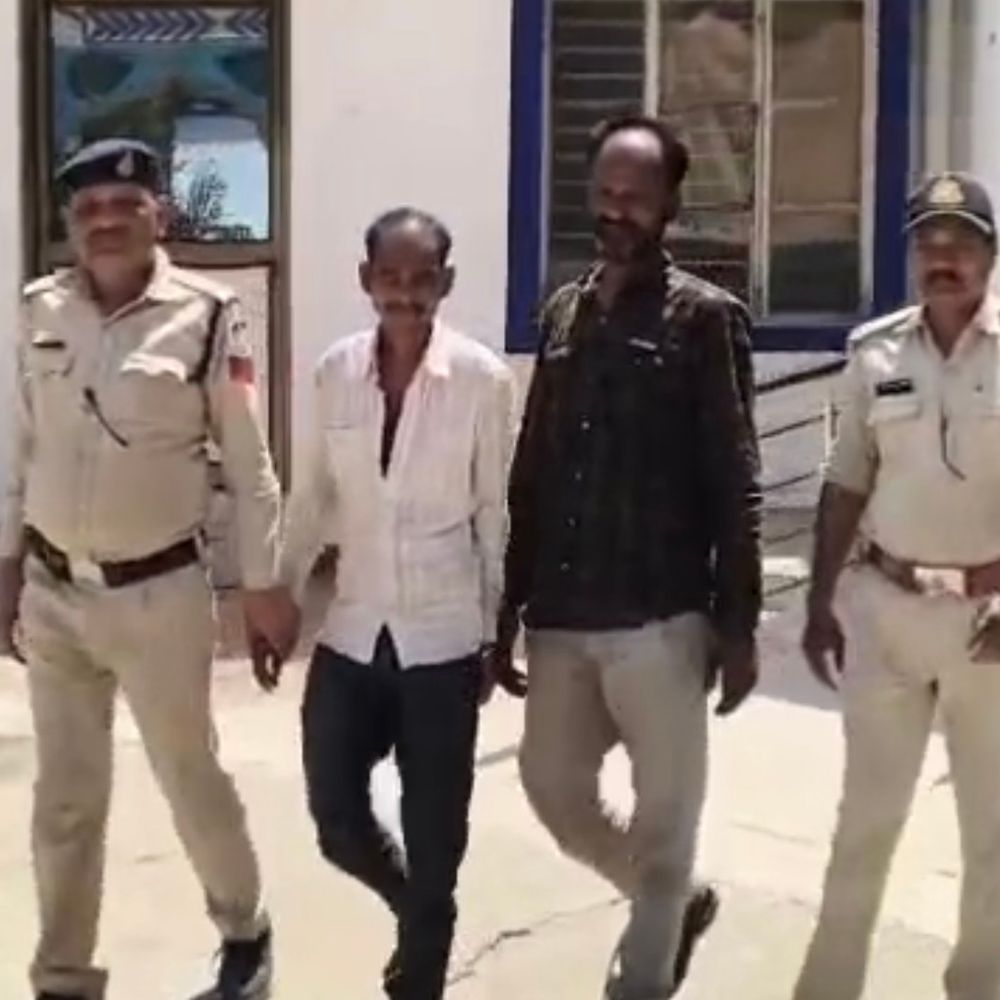 ब्यौहारी बस स्टैंड से स्मैक के साथ दो आरोपी गिरफ्तार:बस स्टैंड कॉम्प्लेक्स में बेचने की फिराक में थे, पुलिस ने घेराबंदी कर पकड़ा