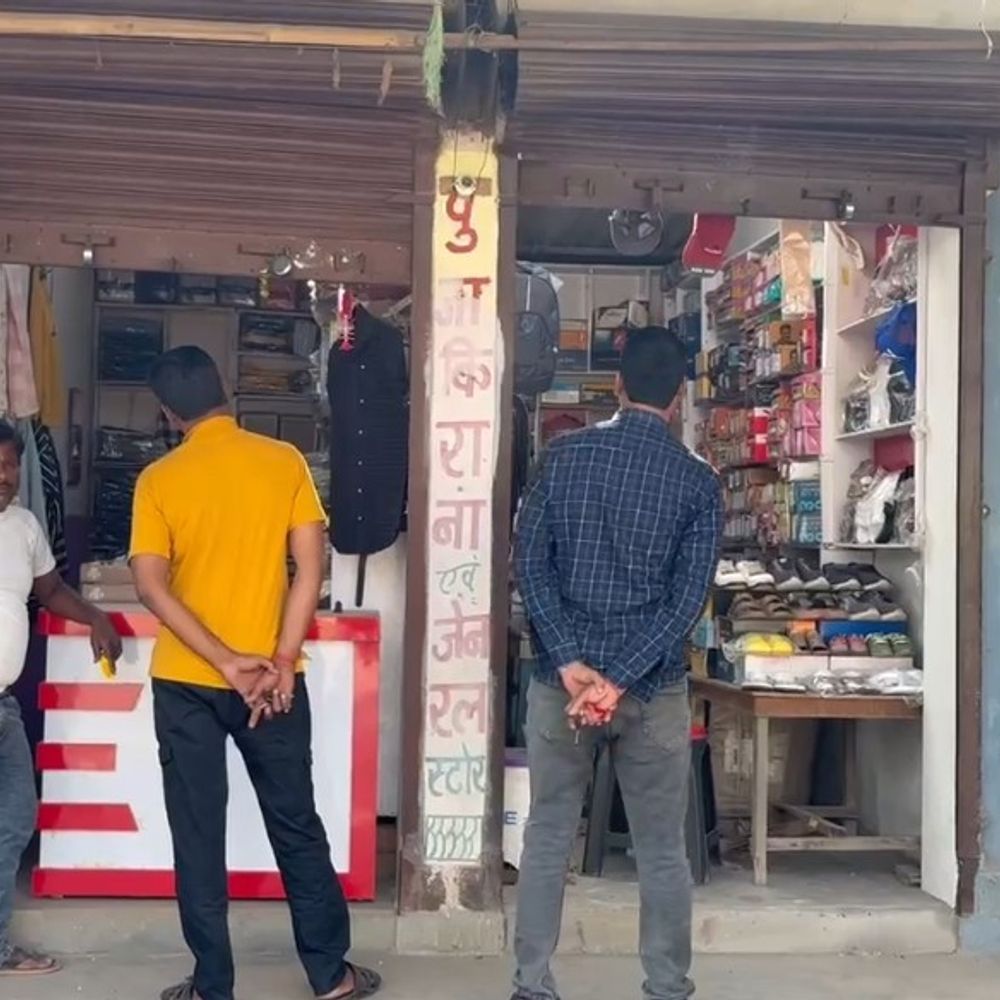 सहरसा में दुकान का एस्बेस्टस तोड़कर चोरी:55 हजार का सामान गायब; नकदी-सामान ले गए चोर, CCTV फुटेज खंगाल रही पुलिस