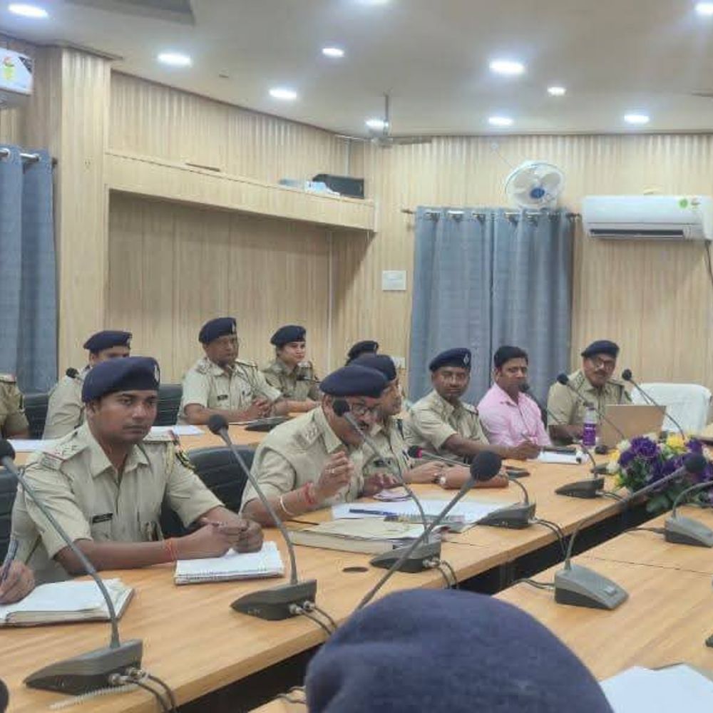 मधुबनी में DIG ट्रैफिक की समीक्षा बैठक:i-RAD और e-चालान पर जोर, 5000 से ज्यादा चालान जारी, नियम तोड़ने वालों पर सख्ती के निर्देश