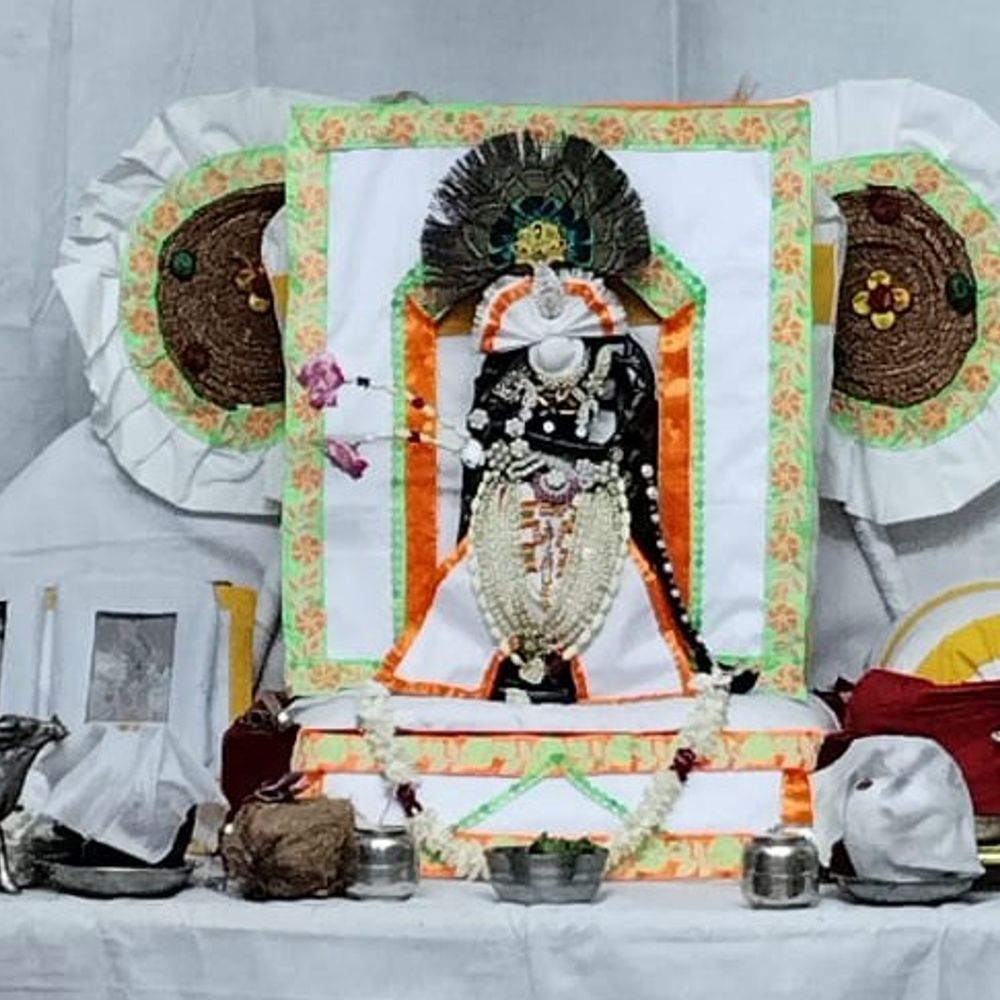 शाजापुर के गोवर्धन नाथ मंदिर में ग्रीष्मकालीन सेवा शुरू:अक्षय तृतीया से ठाकुर जी के भोग-श्रृंगार में हुए बदलाव