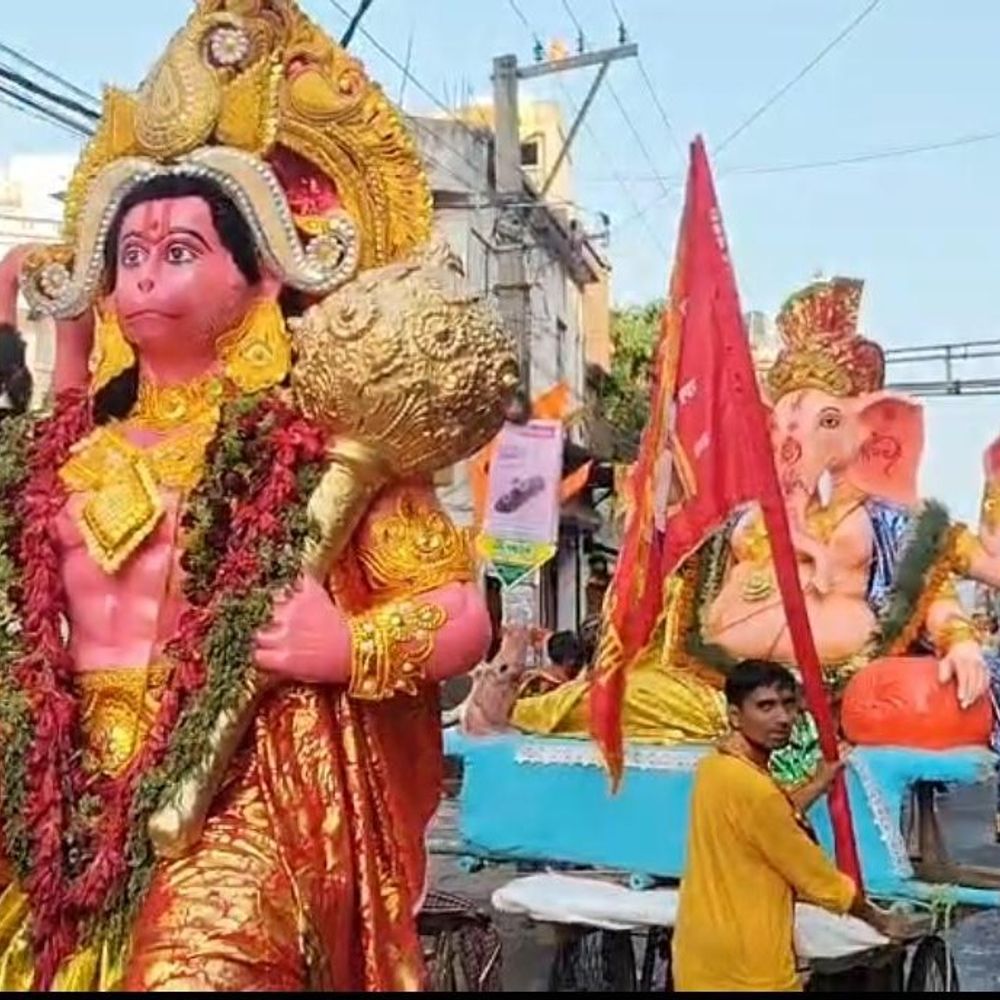 कटिहार में हनुमान जन्मोत्सव पर निकली शोभायात्रा:3500 श्रद्धालु हुए शामिल, 101 घंटे का सुंदरकांड पाठ; छप्पन भोग चढ़ाया