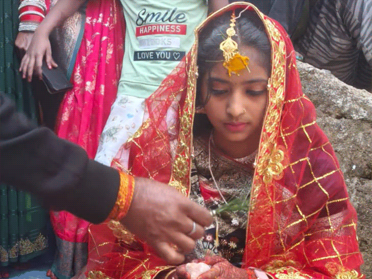 दवा व्यवसायी के बेटे की शादी का कार्ड हुआ चर्चित:निमंत्रण कार्ड पर दिया दहेज के खिलाफ संदेश, कहा-इससे रिश्तों में आती है खटास