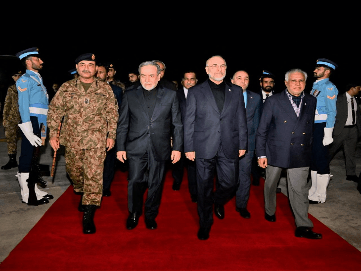 आसिम मुनीर ईरान-अमेरिकी डेलिगेशन से अलग-अलग ड्रेस में मिले:ईरान के सामने मिलिट्री यूनिफॉर्म, US के लिए सूट, एक्सपर्ट्स बोले- यह सोचा-समझा मैसेज