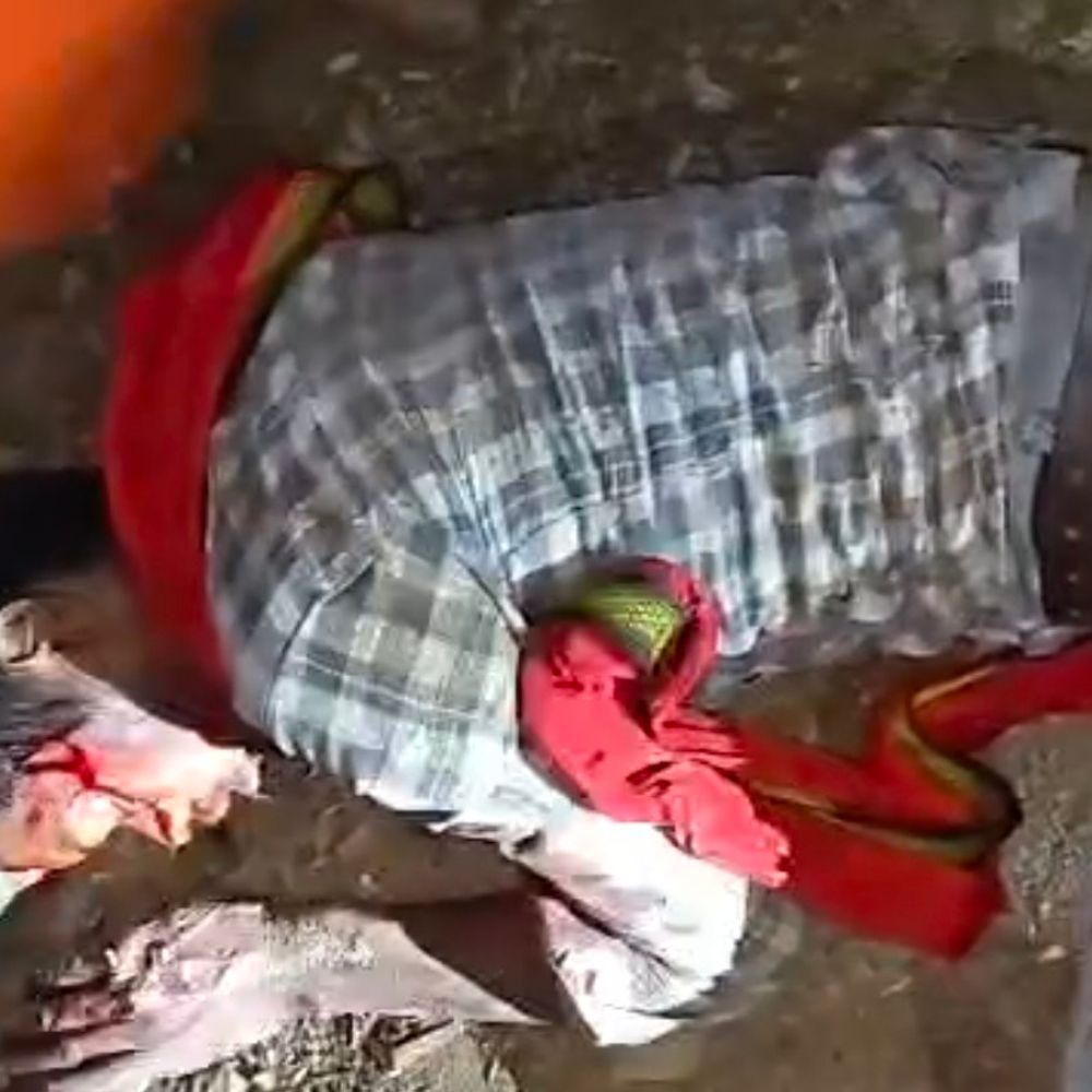 धनहा मोड़ पर दो बाइक की आमने-सामने से भिड़ंत:टकराने की आवाज सुन सड़क पर पहुंचे ग्रामीण, दोनों चालक घायल