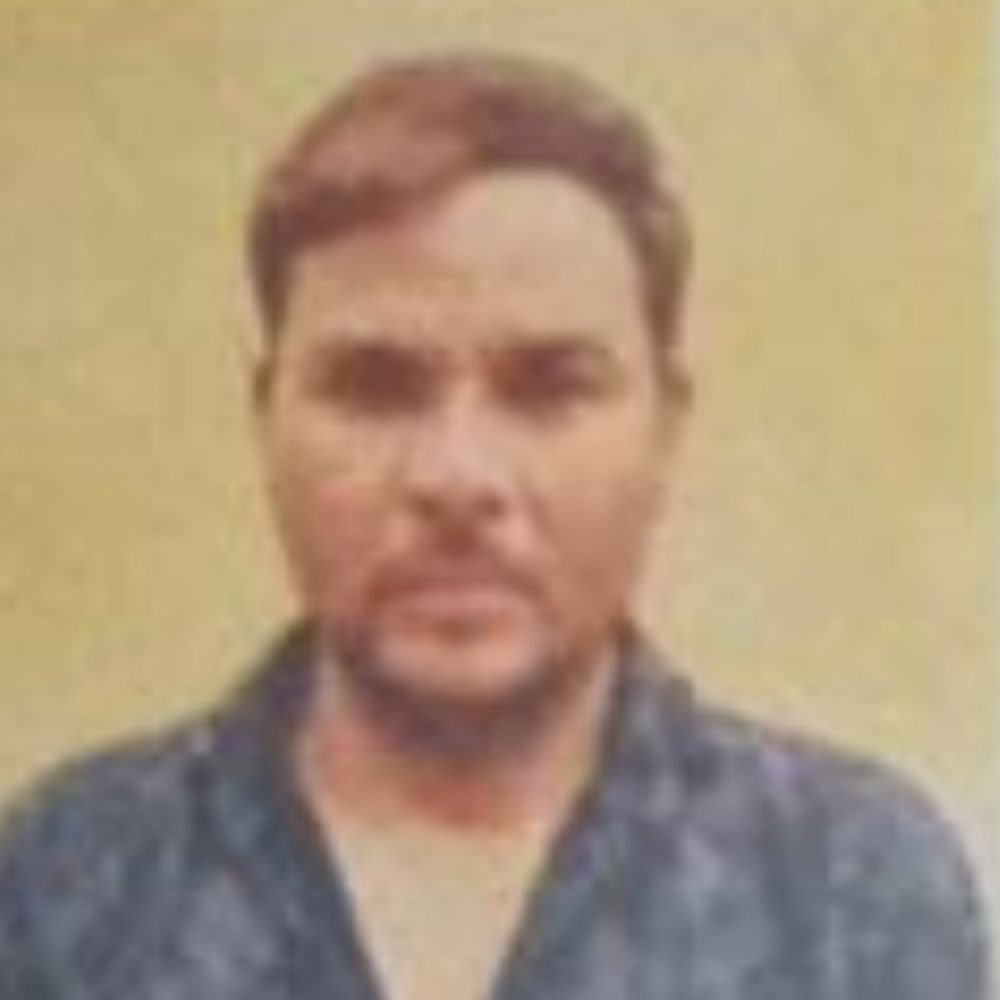 हाथरस में हाईवे पर वाहन चालक का शव मिला:सिकंदराबाद से दवा लेकर आगरा जा रहे थे, सीने में दर्द की कही थी बात