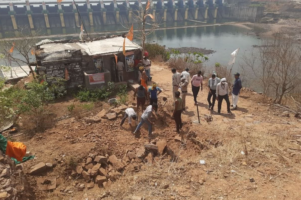 MP में समाधि खोदकर निकाला गया महंत का शव, मौत से पहले संत ने किया था बड़ा खुलासा