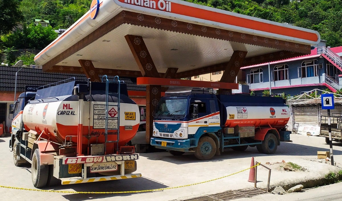 India Energy Supply | ऊर्जा संकट के बीच पड़ोसी देशों का सहारा बना भारत: बांग्लादेश को भेजा 22,000 टन डीजल, मालदीव-सेशेल्स ने भी मांगी मदद