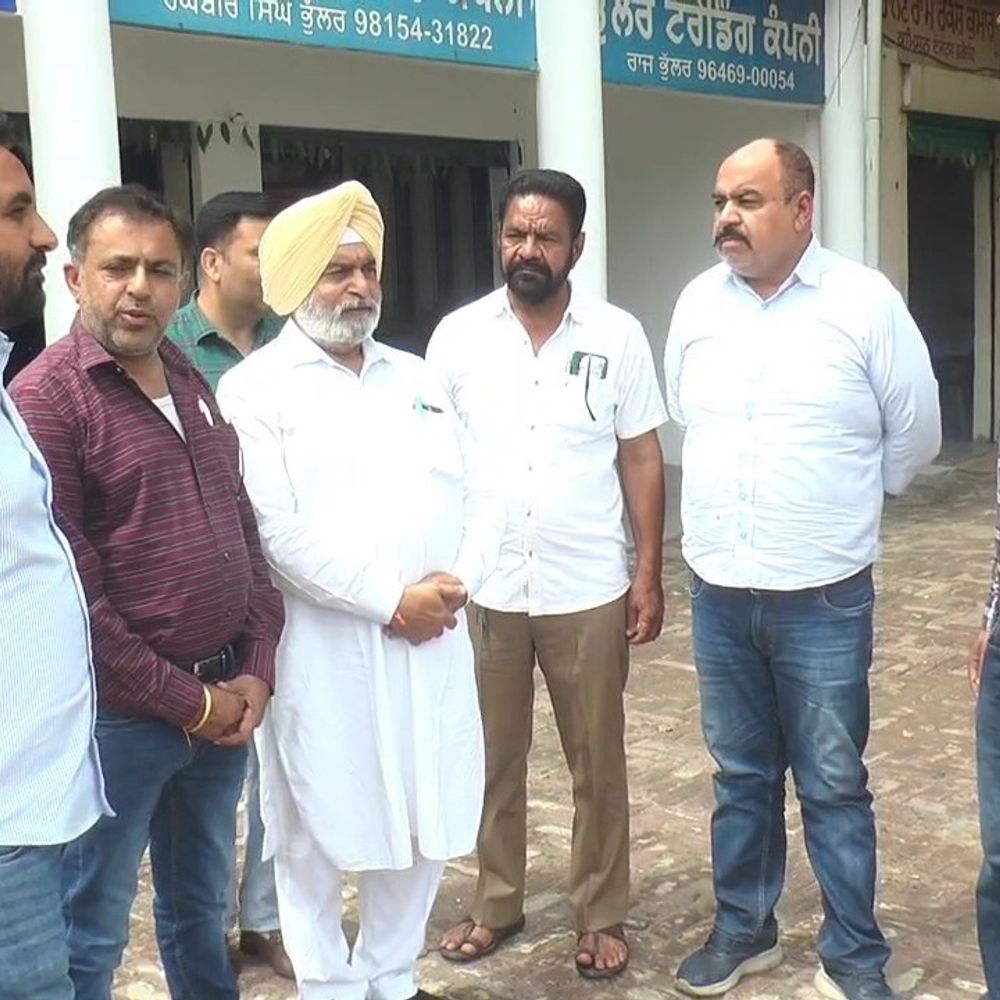 फरीदकोट में आढ़तियों की अनिश्चितकालीन हड़ताल शुरू:गेहूं की खरीद प्रभावित होने के आसार, ढाई प्रतिशत कमीशन की मांग