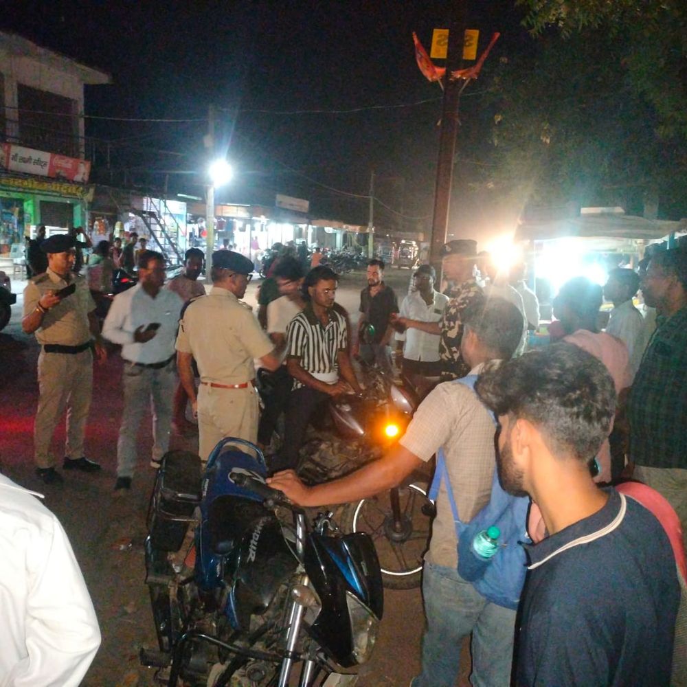 जमुई में SP ने खुद काटे चालान:बिना हेलमेट-सीट बेल्ट वालों को रोका, अचानक सघन जांच और नियमों पर सख्ती