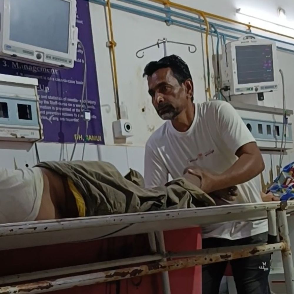 घरेलू विवाद के बाद किसान ने खाया सल्फास, हालत गंभीर:जमुई के सदर अस्पताल में इलाज जारी, पत्नी से हुआ था झगड़ा