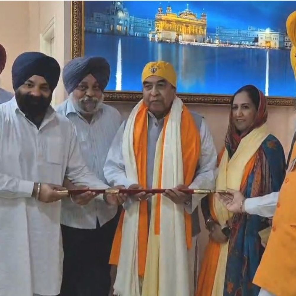 बिहार के राज्यपाल तख्त श्री हरमंदिर साहिब पहुंचे:लेफ्टिनेंट जनरल हसनैन ने गुरु दरबार में टेका मत्था, गुरबाणी कीर्तन का श्रवण किया