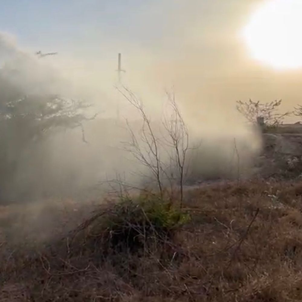 उकलाना मंडी रेलवे स्टेशन के पास झाड़ियों में आग:दूर तक दिखा धुएं का गुबार, पहले भी इसी जगह हो चुका हादसा