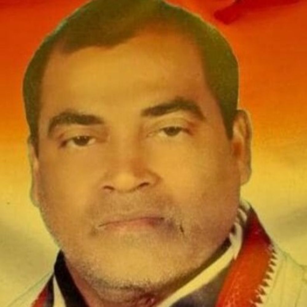 देवरिया में पूर्व सभासद ताड़ के पेड़ से गिरा:ताड़ी उतारते समय पैर फिसला, मौक पर ही तोड़ा दम