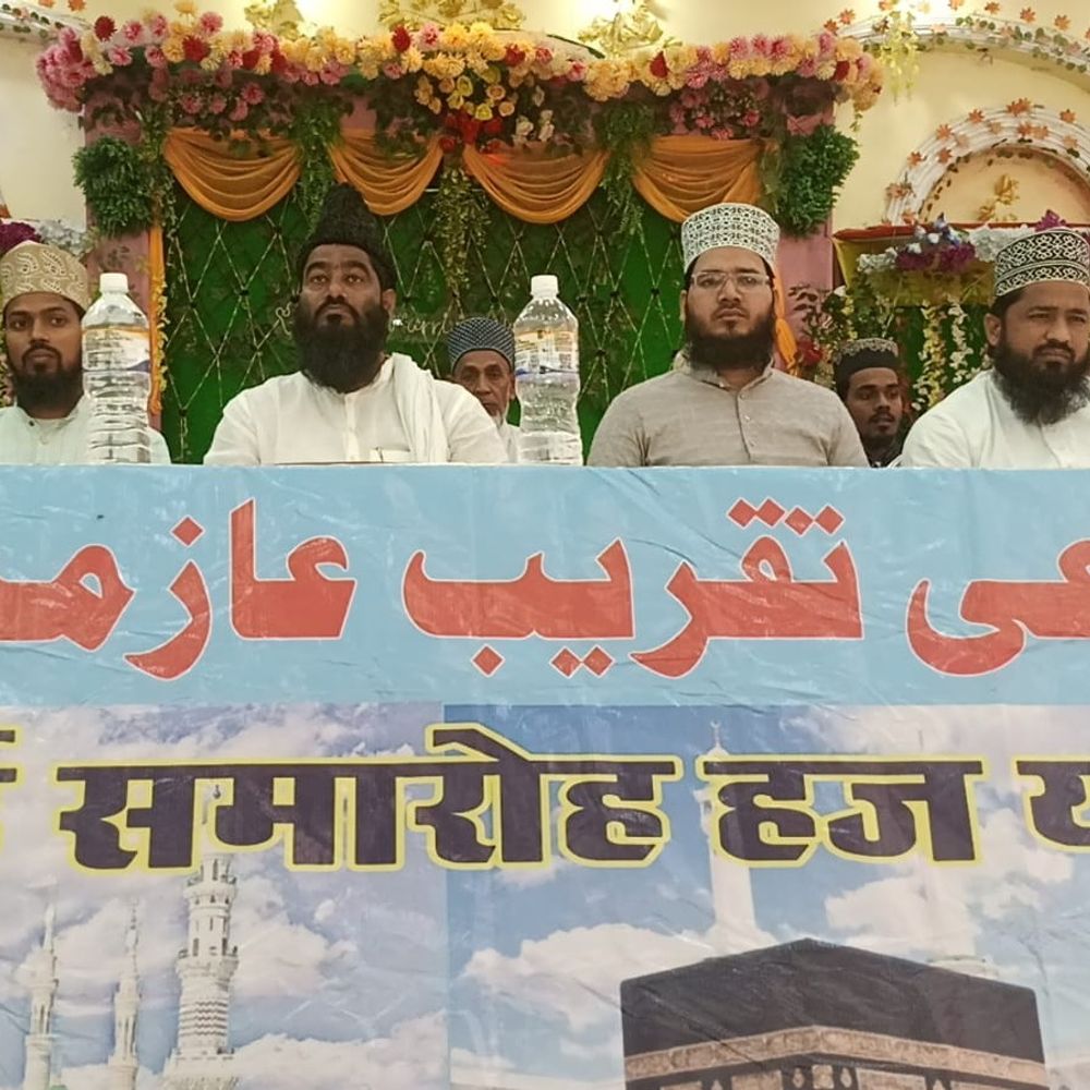 जमुई से 17 हज यात्री रवाना:ईरान-अमेरिका-इजराइल तनाव पर जताई चिंता; कहा- मक्का में अमन-शांति की करेंगे दुआ