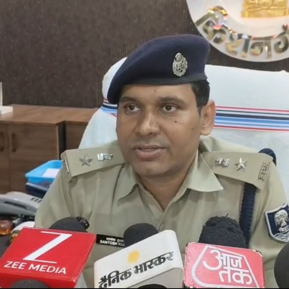 फर्जी आधार कार्ड गिरोह का भंडाफोड़, 3 आरोपी गिरफ्तार:किशनगंज पुलिस ने एसटीएफ के साथ की संयुक्त कार्रवाई, प्रिंटिंग प्रेस की आड़ में होता था काम