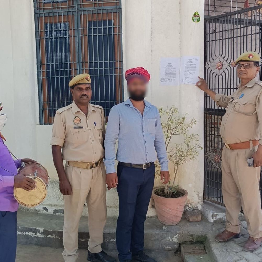 गोपीगंज पुलिस ने दो को किया जिला बदर:आनापुर के चंदन-गोपाल पर गुंडा एक्ट, 6 माह के लिए निष्कासित किया