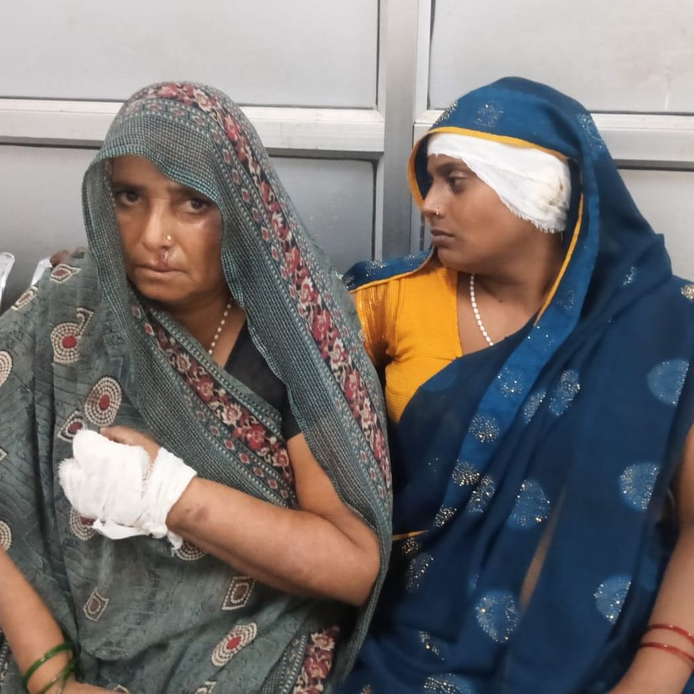 संभल में मक्के के खेत में सास-बहू पर हमला:लाठी-डंडों से पीटकर किया घायल, पुरानी रंजिश के चलते हुई मारपीट