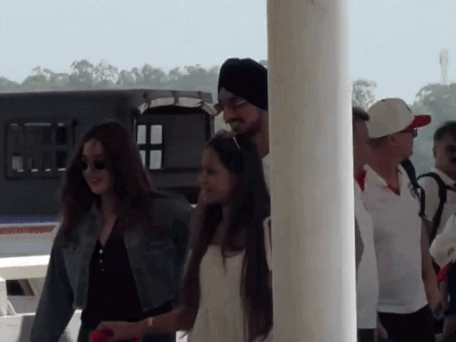 अर्शदीप सिंह का चंडीगढ़ एयरपोर्ट से VIDEO:मॉडल के साथ दिख रहे, दावा- ये दोनों एक-दूसरे को डेट कर रहे, लिखा- लो पकड़ा गया शेर