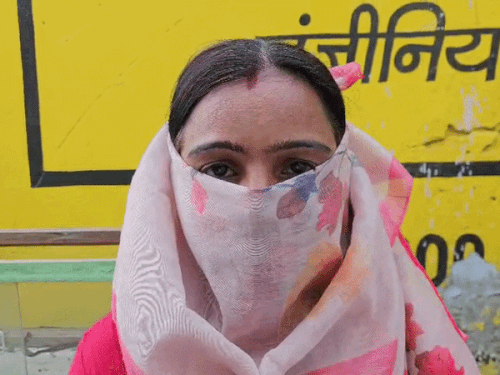 BJP नेत्री के बैंक वाइस चेयरमैन पर छेड़छाड़ के आरोप:बोलीं- केबिन में आकर पैर से पैर सटाकर बैठता, अश्लील हरकत करता; झज्जर में FIR