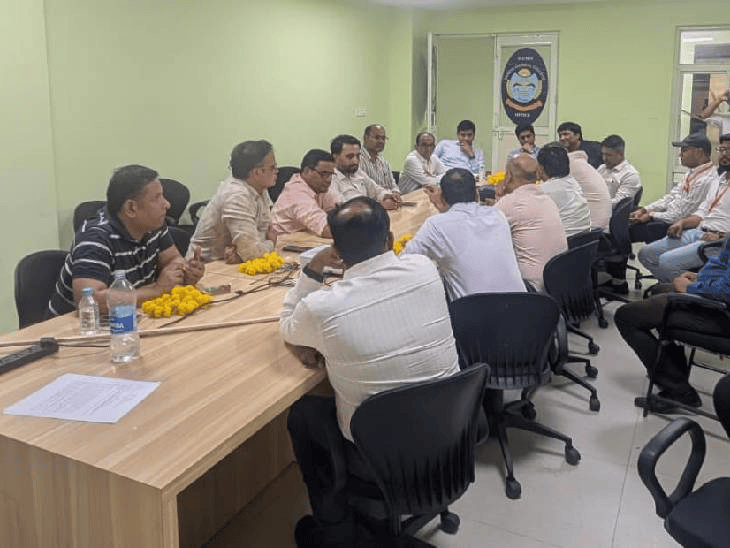 लगातार दूसरे दिन भी हमीदिया में पेन डाउन आंदोलन:मेडिकल टीचर्स का पेन डाउन आंदोलन तेज; सीधी भर्ती पर आपत्ति, डीपीसी से पदोन्नति की मांग