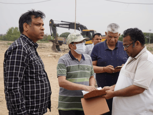 समय पर कचरा नहीं हटा तो होगी कार्रवाई:कमिश्नर की सख्त चेतावनी, डड्डूमाजरा डंपिंग साइट का निरीक्षण, काम की धीमी रफ्तार पर जताई नाराजगी