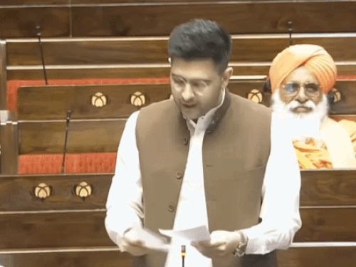 आप की न के बावजूद राघव चड्‌ढा को मिला टाइम:राज्यसभा बोले-उस पार्टी का हूं जिसका लीडर-डिप्टी लीडर मौजूद नहीं