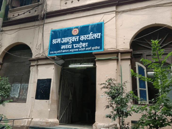 दुकानों के रजिस्ट्रेशन में श्रम विभाग ने पकड़ी गड़बड़ी:फर्जी दस्तावेज लगाकर ऑटो अप्रूवल के सहारे ले रहे दुकान पंजीयन, अब बदलेगी व्यवस्था