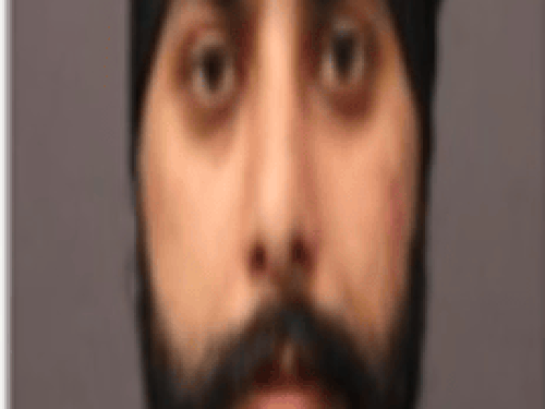 कनाडा में कैनेबिस प्रोडक्ट्स सहित 5 पंजाबी गिरफ्तार:पुलिस ने कार्गो गिरोह का किया भंडाफोड़; लाखों डॉलर का शिपमेंट बरामद