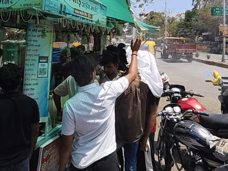 तेज धूप और लू, घरों से निकलने से बचते लोग:धार में 42 डिग्री तक पहुंचा तापमान; सुबह 8 बजे के बाद तौलिया बांधना ही पड़ रहा