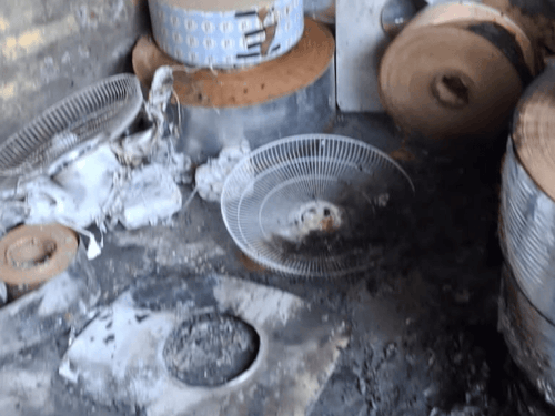 सोनीपत में शार्ट-सर्किट से डोना-प्लेट फैक्ट्री में आग:सुबह 5 बजे लगी आग; लाखों का नुकसान