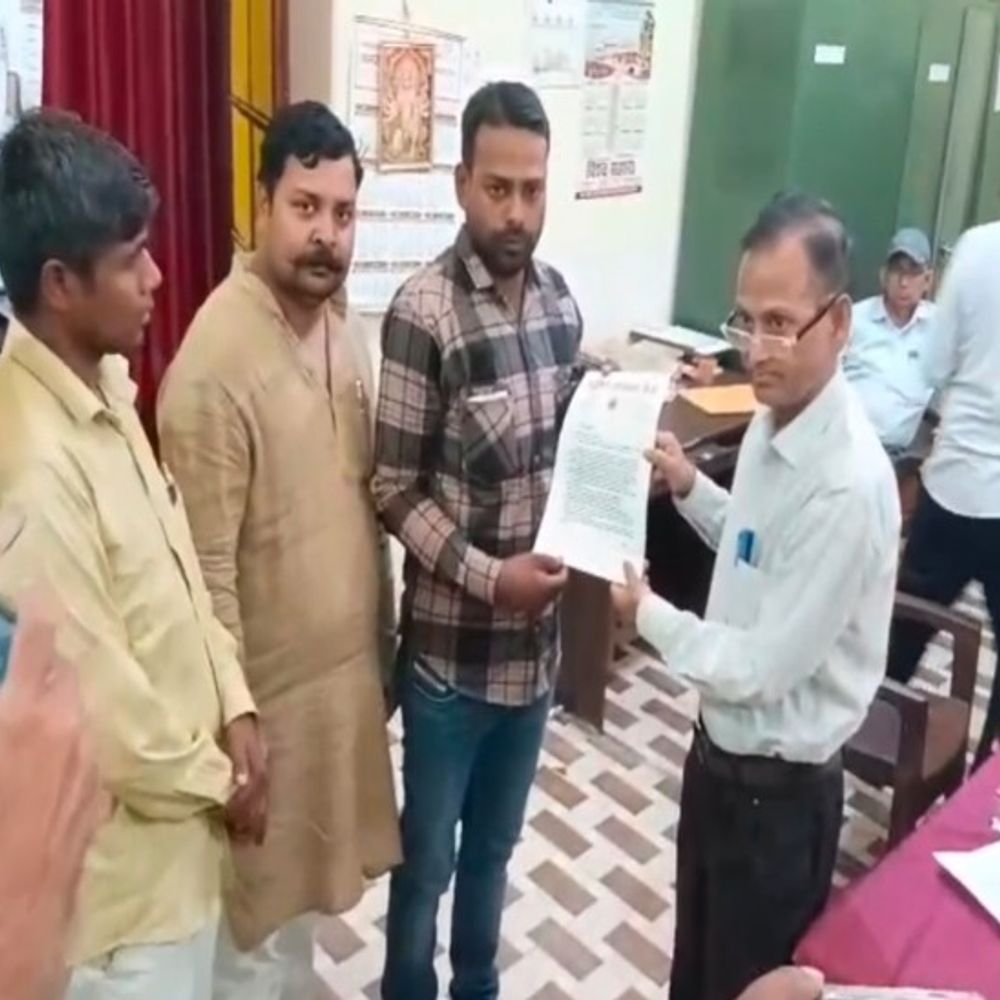 सुल्तानपुर में राशन, गैस वितरण में भ्रष्टाचार के आरोप:बहुजन अधिकार सेना ने किया प्रदर्शन, मुख्यमंत्री से उच्च स्तरीय जांच की मांग की