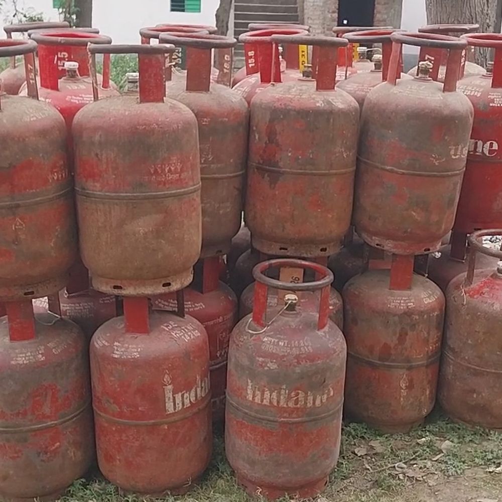 अररिया में 12,933 LPG सिलेंडर उपलब्ध:आपूर्ति सुचारू रखने को प्रशासन ने बनाए कंट्रोल रूम, छापेमारी जारी