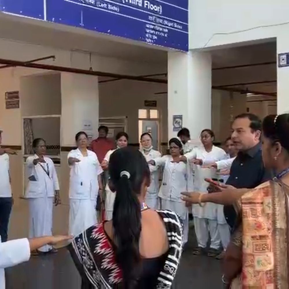 राजगढ़ में धरती बचाने डॉक्टर और स्टाफ ने ली शपथ:बोले-अब हर दिन पर्यावरण के नाम, पौधारोपण से सफाई तक निभाएंगे जिम्मेदारी