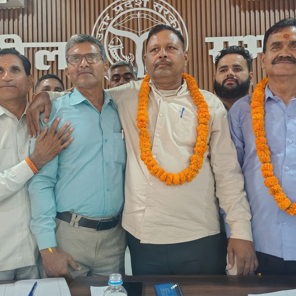 बदायूं में राजस्व अमीन संघ का गठन:राकेश दीक्षित अध्यक्ष, कुंवरपाल सिंह मंत्री चुने गए