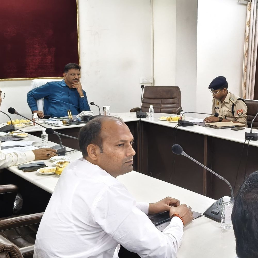 मऊ में 13 शराब दुकानों का ई-लॉटरी से आवंटन:4 देसी शराब और 9 कंपोजिट शॉप शामिल, 20 में से 7 दुकानों के लिए नहीं मिले आवेदन