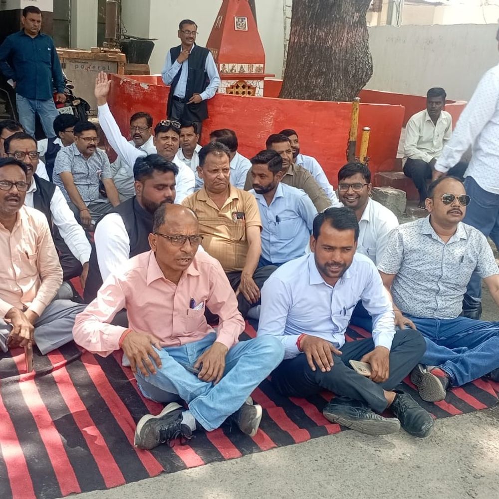 बीसलपुर में वकीलों का एसडीएम के खिलाफ प्रदर्शन:कार्यशैली पर उठाए सवाल, अनिश्चितकालीन कार्य बहिष्कार का किया ऐलान