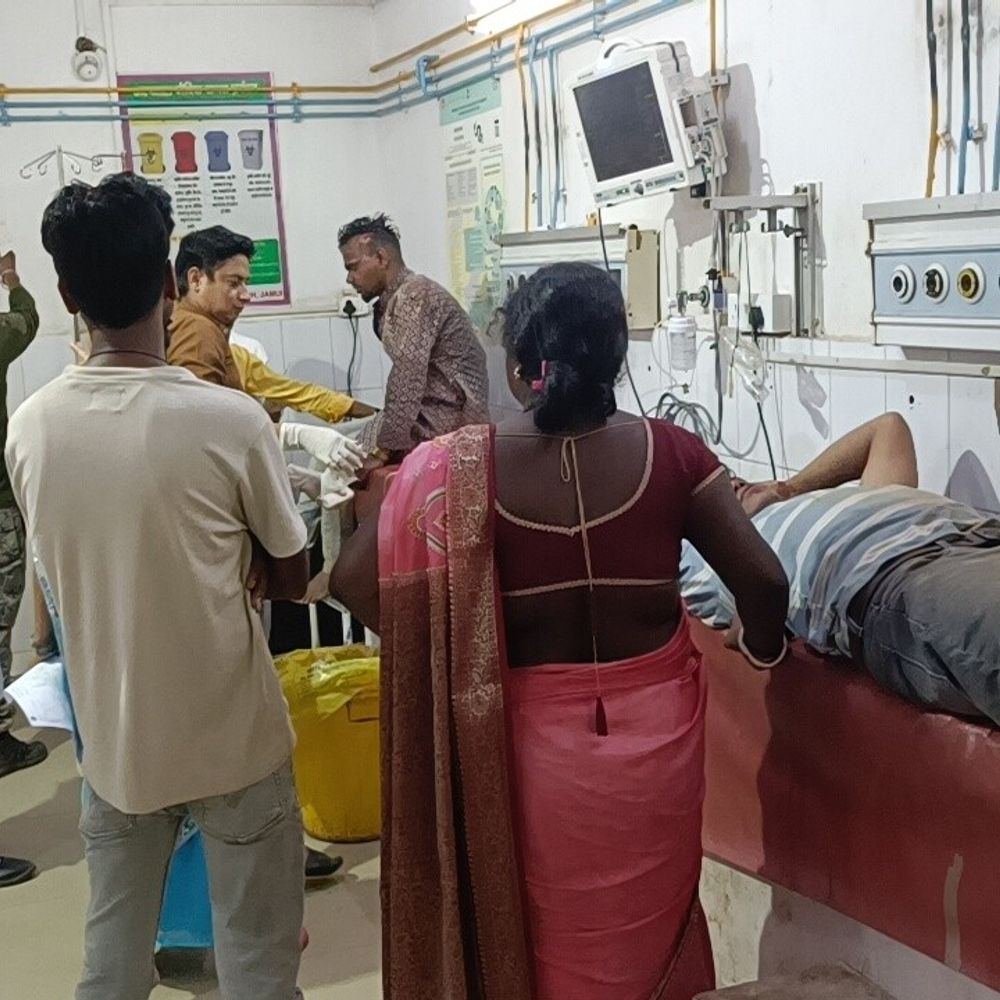 जमुई में दो बाइकें टकराईं, तीन युवक घायल:दो की हालत गंभीर, शादी समारोह से लौट रहे थे, पटना रेफर