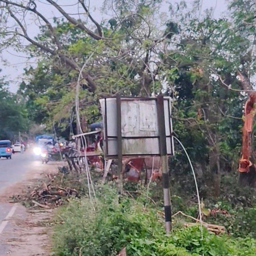 केशोरझाड़ा में चार दिन से बिजली ठप:आंधी से तार टूटे, पोल गिरे; जनजीवन प्रभावित