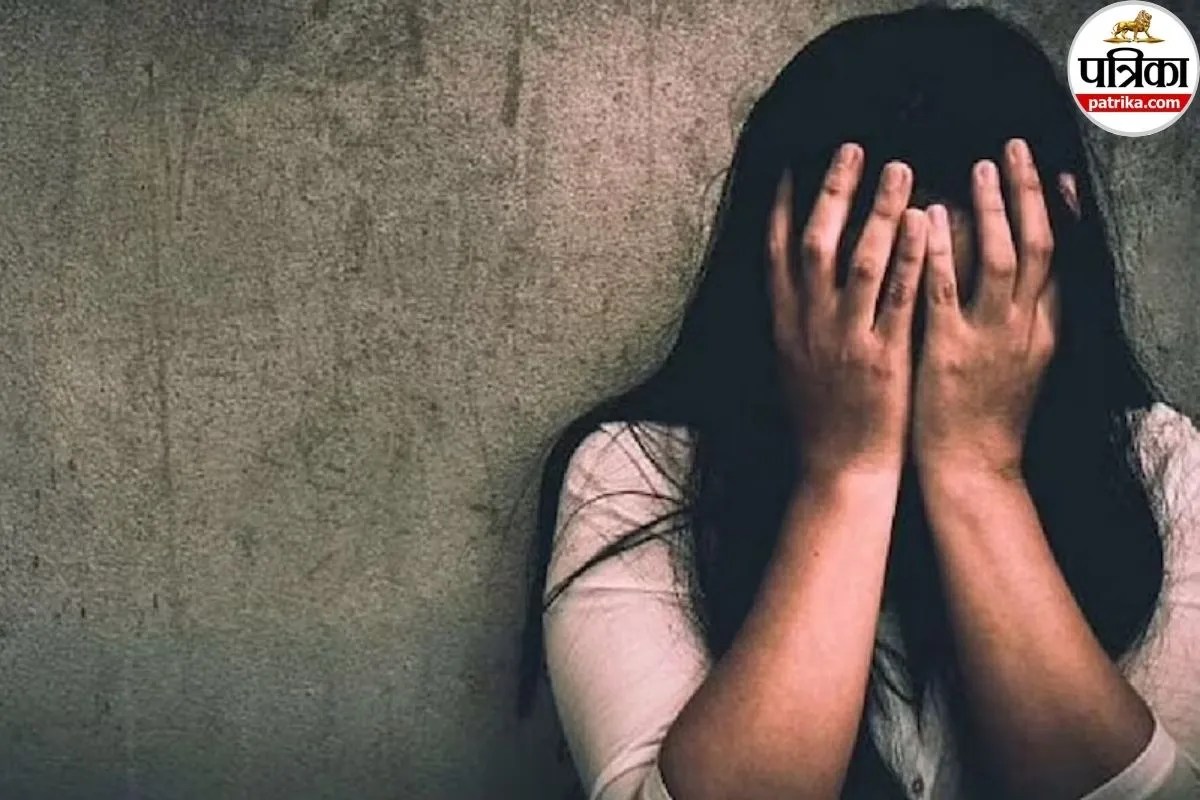 पत्नी के गुप्तांग में डंडा डालकर किया टॉर्चर, शिकायत पर ससुरालियों ने तोड़ी पसली, तीन तलाक देकर घर से निकाला