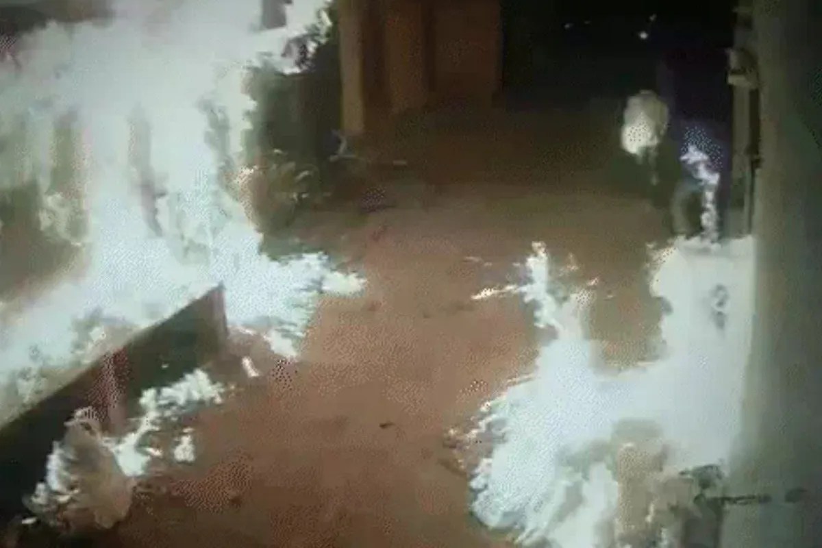 MP में ‘गैंग्स ऑफ वासेपुर’ स्टाइल में गैंगवॉर, हिस्ट्रीशीटर के घर को पेट्रोल डालकर जलाया, चली गोलियां